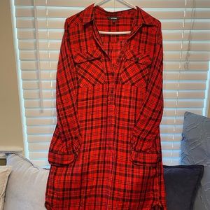 Express Red & Black Plaid 100% Rayon Shirtdress Size Medium Excellent Condition
